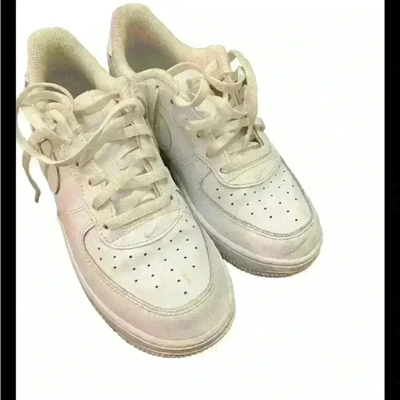 Nike air force 1 gs low top leather size 2.5 Youth EUC - Picture 2 of 8